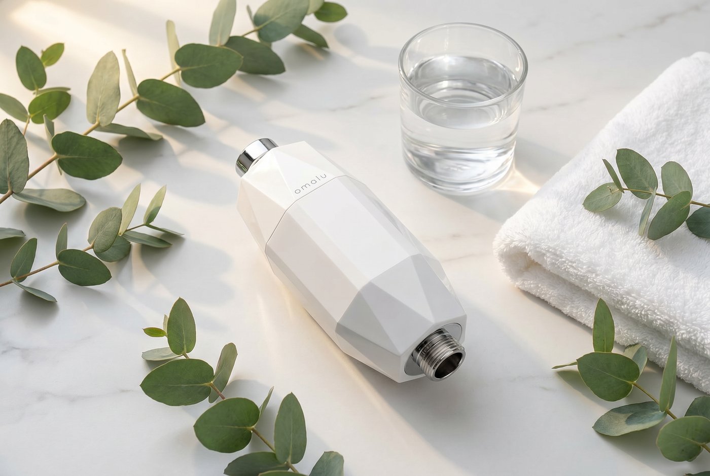 Omalu VIREA Duschfilter auf Marmor mit Eukalyptus